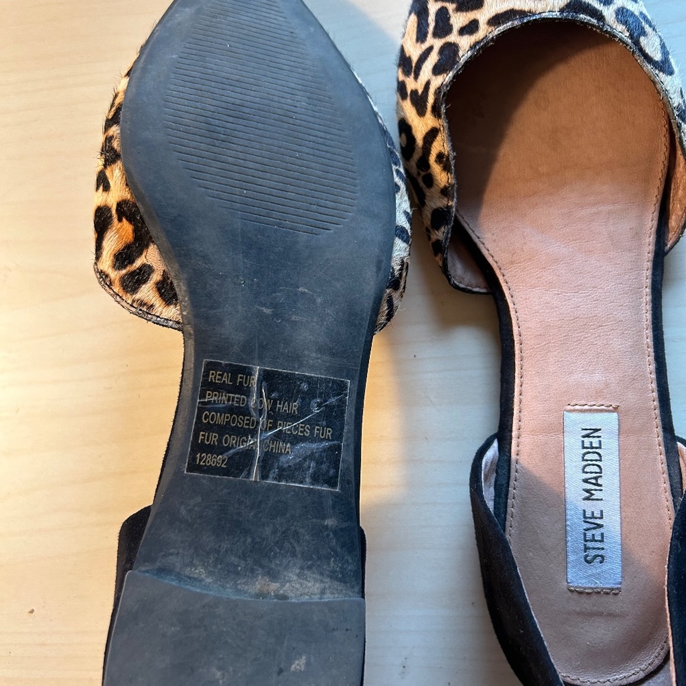 Steve Madden Leopard Print Pointed Toe Flats with Black Heel - Picture 2 of 3